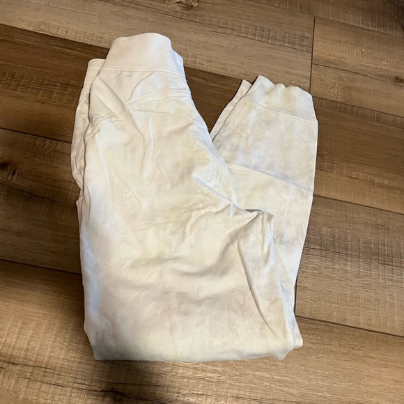 Lululemon jogger pants size 4. - Picture 2 of 3